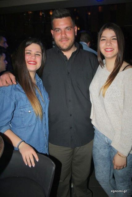 Ο Τάσος τα βρίσκει ...σκούρα