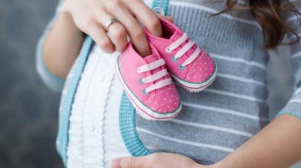 Αυξάνεται το επίδομα γέννησης από 2.000 στα 2.400 ευρώ