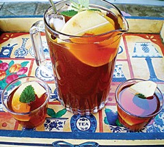 Παγωμένο τσάι μήλου και μέντας