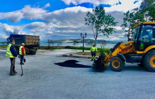 ΒΑΘΥ ΑΥΛΙΔΑΣ: Έκλεισαν λακκούβες και καθάρισαν φρεάτια ομβρίων υδάτων