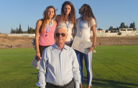 Τρεις ... κορμάρες και ο Δήμαρχος