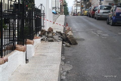 Προσοχή στα μπάζα, στα χαρτόνια και στις μπαταρίες