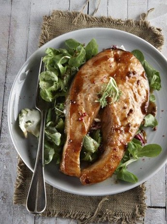 Σολομός στο γκριλ με γλάσο μελιού και μπαχαρικών