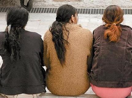 Τρεις τσιγγάνες έκλεβαν και τρεις κρατούσαν τσίλιες