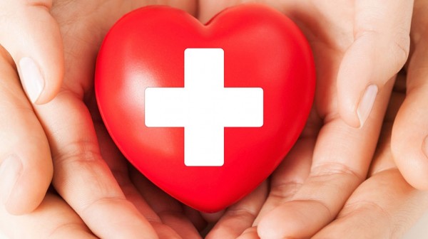 ΑΟ ΚΑΡΥΣΤΟΥ: Δώρισε Aπινιδωτή στο 2ο Δημοτικό σχολείο της πόλης