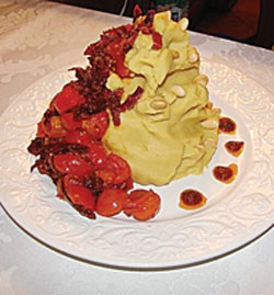 Φάβα με σάλτσα λιαστής ντομάτας