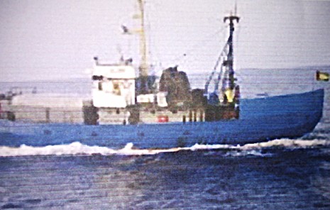 3.000 κιβώτια λαθραία τσιγάρα μεταφέρει το πλοίο