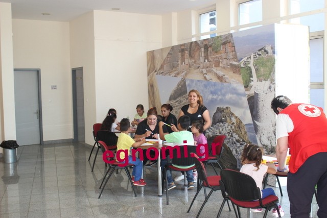 ΧΑΛΚΙΔΑ: Εμβολιάστηκαν δεκάδες παιδιά ΡΟΜΑ