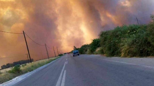 ΕΥΒΟΙΑ: Σε ποιους δρόμους έχει διακοπεί η κυκλοφορία λόγω της φωτιάς