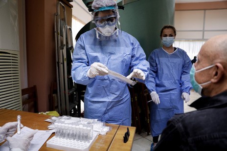 ΕΟΔΥ: Ανακοινώνονται οι επαναλοιμώξεις του κορωνοϊού