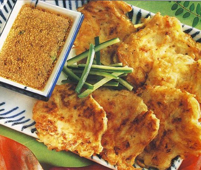 Τηγανίτες πατάτας με σάλτσα σουσαμιού