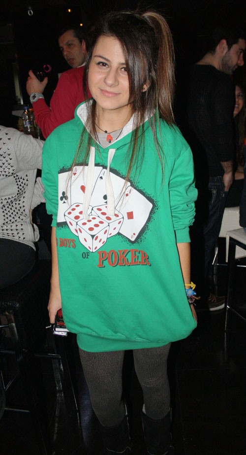 Προκαλεί την τύχη της