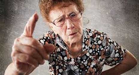 Οταν η πεθερά γίνεται χαλί να την πατήσεις.....