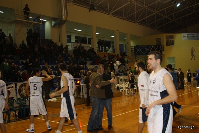 Φιλιούνται κι αγκαλιάζονται (video)!