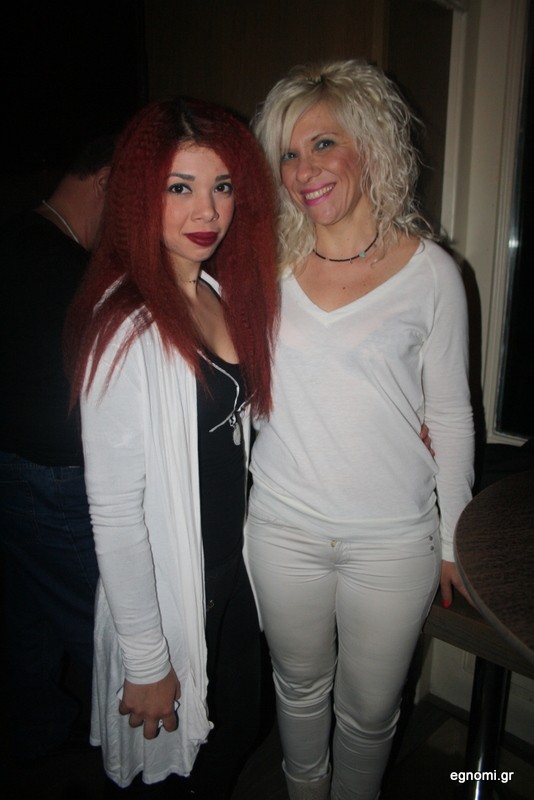 Κοκκινομάλλα κόρη, ξανθιά μαμά!