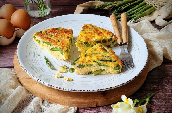 Ομελέτα με σπαράγγια
