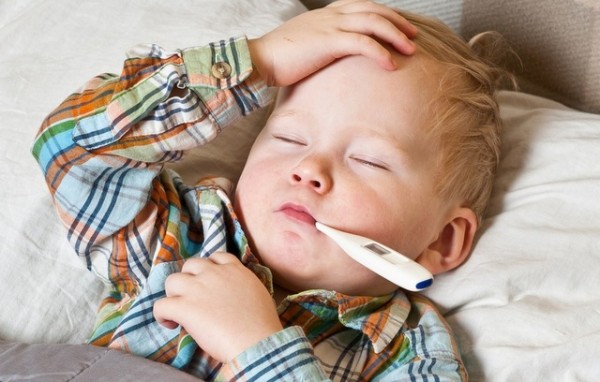 Έτσι θα ρίξετε τον πυρετό στα παιδιά, τώρα που υπάρχει έλλειψη φαρμάκων