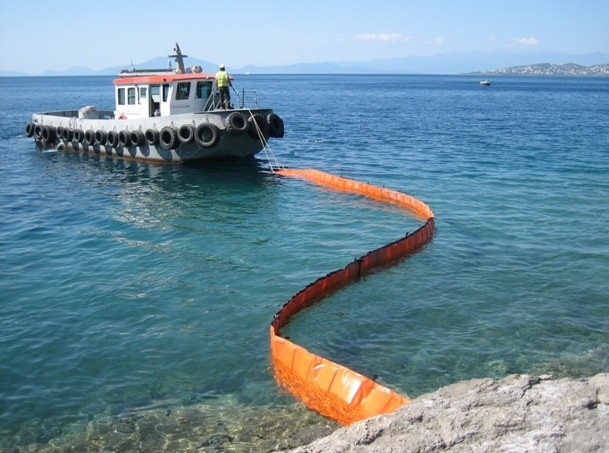 Θαλάσσια φράγματα σε Σουβάλα και Καναπίτσα στη Χαλκίδα