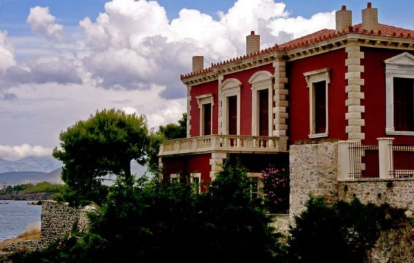 Η τέχνη πάει στο Κόκκινο Σπίτι