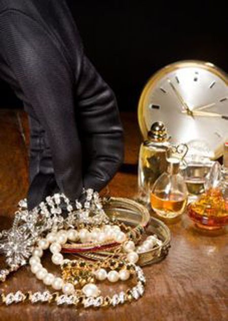 Εκλεψαν κοσμήματα 8.000 ευρώ στην Αρτάκη!