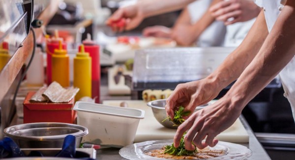 EΛΛΑΔΑ: Επέλαση αλυσίδων street food