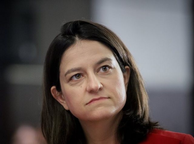 ΝΗΠΙΑΓΩΓΕΙΟ ΜΠΟΥΡΤΖΙ: Αντίδραση της Κεραμέως για τη νηπιαγωγό που άφησε κοριτσάκι στο κρύο