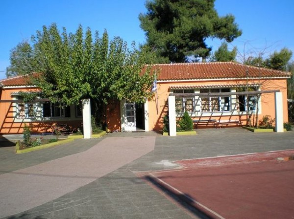 ΑΝΘΗΔΟΝΑ ΧΑΛΚΙΔΑΣ: Έντονες αντιδράσεις για την υποβάθμιση του Δημοτικού Σχολείου σε τετραθέσιο