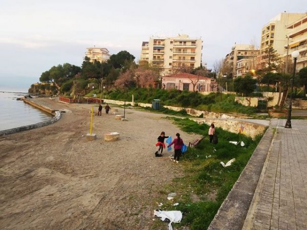 ΠΛΑΖ ΣΟΥΒΑΛΑ: Παιδάκια καθάρισαν την παραλία