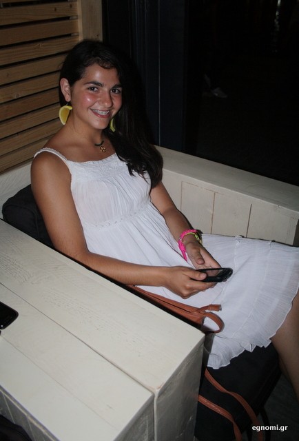 Γύρισε από Μύκονο με δυο φέτες ....λεμόνι