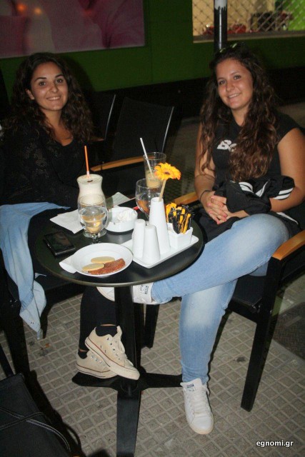 Πρώτα καφέ, μετά ξενύχτι