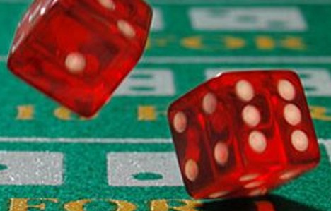 Έπαιζαν μπαρμπούτι σε καφενείο της Χαλκίδας