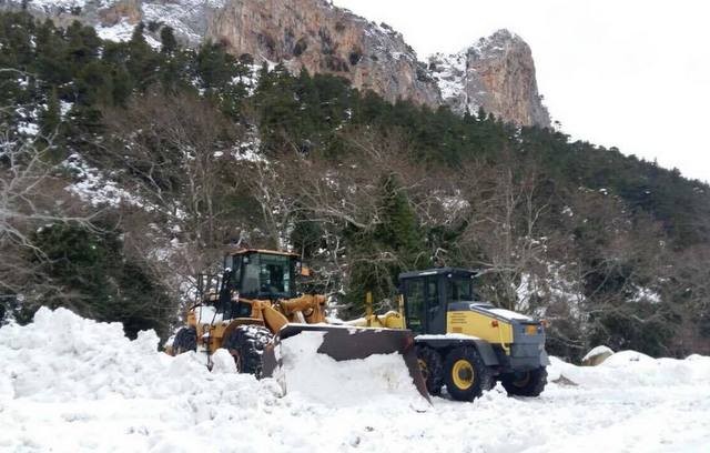 Μάχη με τα χιόνια και την δεύτερη μέρα της κακοκαιρίας