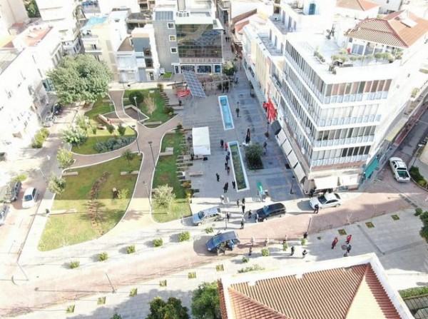 ΧΑΛΚΙΔΑ: Σιωπηλή διαμαρτυρία των δασκάλων στην πλατεία των Δικαστηρίων