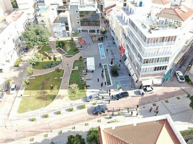 ΧΑΛΚΙΔΑ: Σιωπηλή διαμαρτυρία των δασκάλων στην πλατεία των Δικαστηρίων