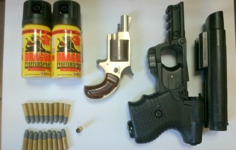 Καταστηματάρχης είχε ολόκληρο οπλοστάσιο στο σπίτι και στο μαγαζί του