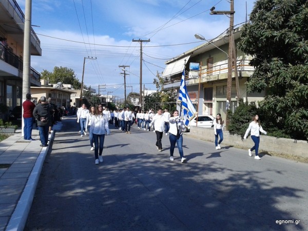 ΠΑΡΕΛΑΣΗ 28ης ΟΚΤΩΒΡΙΟΥ ΒΑΣΙΛΙΚΟ: Δείτε φωτό με τα καμάρια του Γυμνασίου
