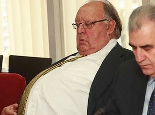 Στ' αλήθεια πρέπει να παίρνω σοβαρά τον Πάγκαλο;