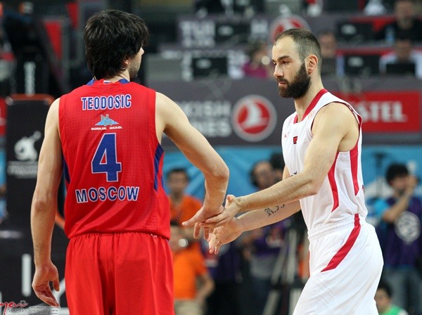 Τέσσερα στέκια για το μεγάλο ημιτελικό Ολυμπιακός -ΤΣΣΚΑ!