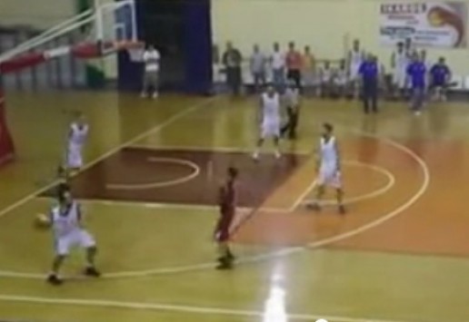 Το 'βαλε από το σπίτι του! (video)