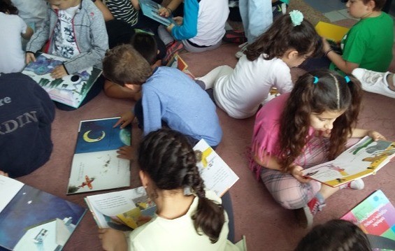 Δράση αφιερωμένη στη μητέρα για μικρούς μαθητές των Ψαχνών