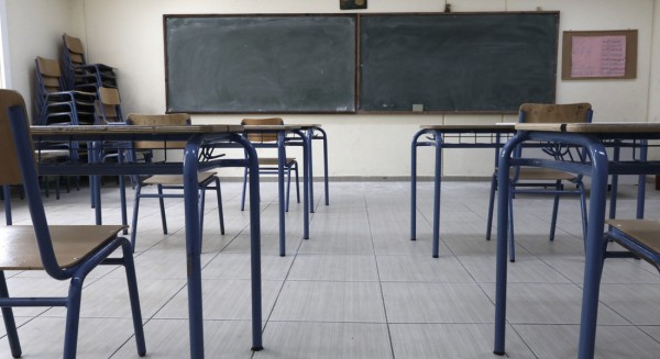 Δασκάλα φέρεται να έδεσε 8χρονο μαθητή με χαρτοταινία σε καρέκλα