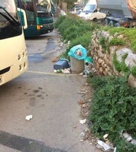 ΚΤΕΛ ΧΑΛΚΙΔΑΣ: Γεμάτος σκουπίδια ο χώρος στάθμευσης