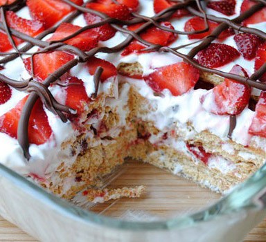 Μπισκοτόγλυκο ψυγείου με φράουλες