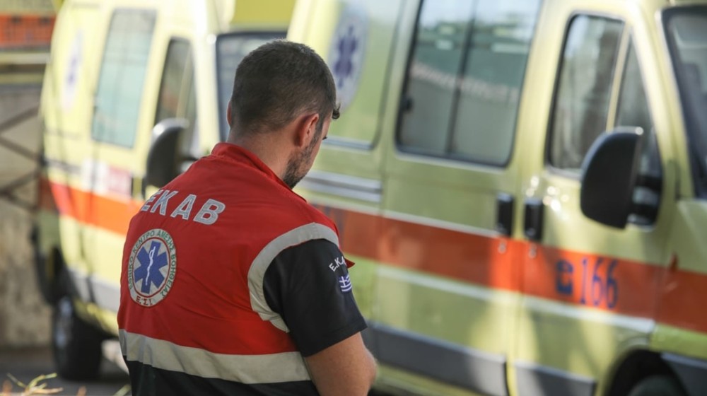 Μάχη για τη ζωή του δίνει ο 22χρονος που προσπάθησε να καταπιεί αμάσητο ένα μπέργκερ