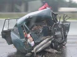 Αυτοκίνητο χτυπά μηχανή και εκρήγνυται! (video)