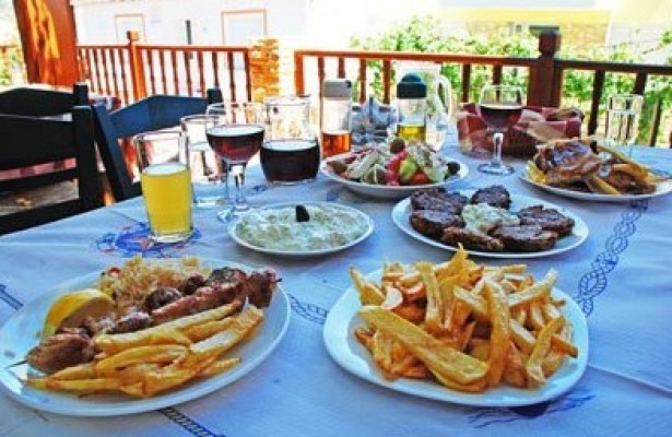 Ψωμί και νερό θα χρεώνονται κατόπιν ενημέρωσης στις ταβέρνες