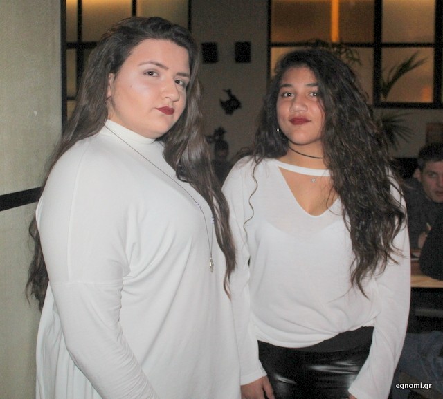 Τα κορίτσια με τα άσπρα