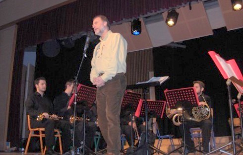 Υποδέχεται μουσικά τη νέα χρονιά