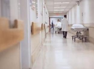 Η...Χρυσή Αυγή καθαίρεσε τη διοικήτρια του νοσοκομείου Αρκαδίας