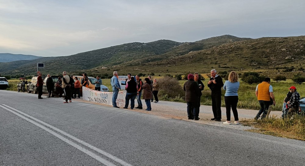 ΚΑΡΥΣΤΟΣ: Μπλόκο κατοίκων στον ανεμολογικό ιστό
